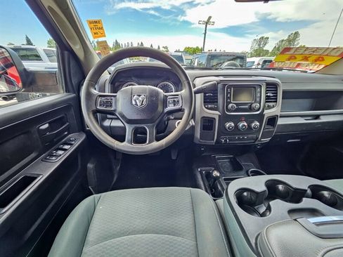 Used 2018 RAM 2500 Tradesman w/ Chrome Appearance Group AWD/4WD image 16