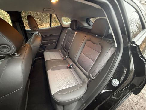 Used 2025 Chevrolet Trax LT image 35