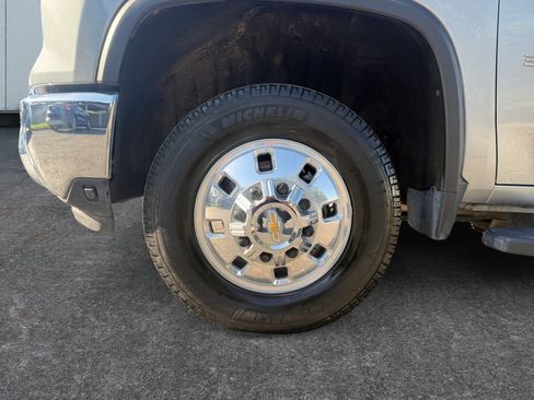 Used 2025 Chevrolet Silverado 3500 LT w/ Safety Package AWD/4WD image 9