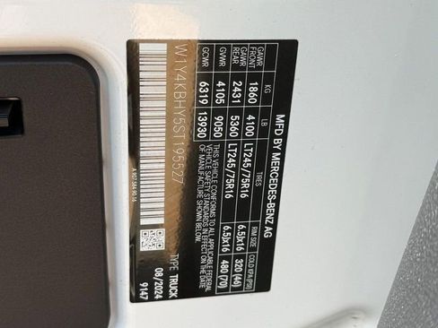 Used 2025 Mercedes-Benz Sprinter 2500 image 21