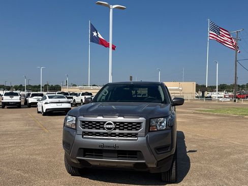 Certified 2025 Nissan Frontier SV w/ Tow Package RWD image 6