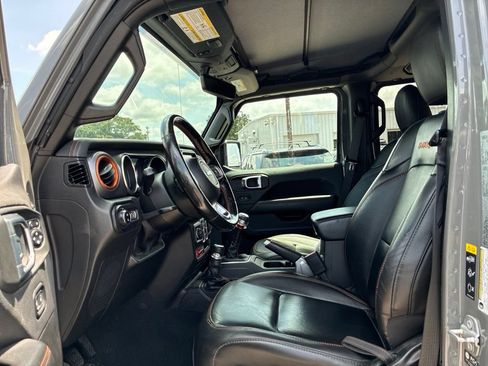 Used 2022 Jeep Gladiator Mojave w/ Cold Weather Group AWD/4WD image 11