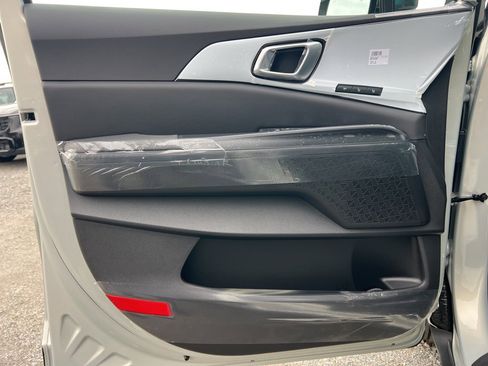 New 2026 Kia Carnival SX image 8