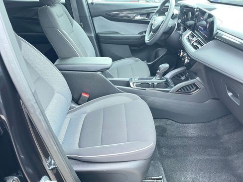 Used 2025 Chevrolet TrailBlazer LT image 36