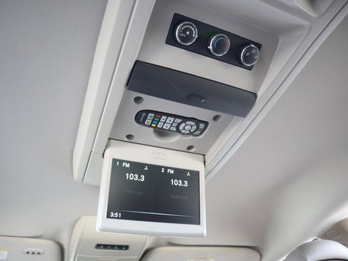 Used 2016 Chrysler Town & Country Touring-L w/ Driver Convenience Group FWD image 38