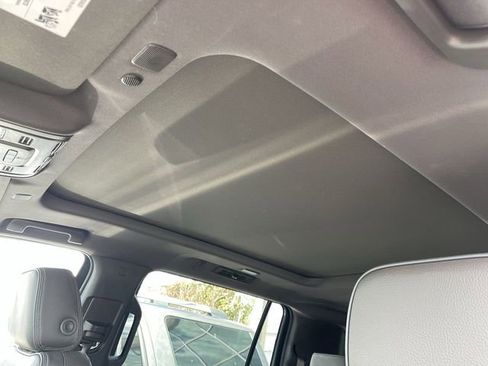 Used 2022 GMC Yukon XL Denali w/ Advanced Technology Package image 7