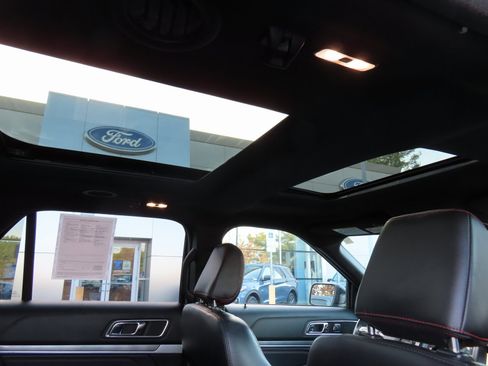 Used 2018 Ford Explorer Sport w/ Equipment Group 401A image 33