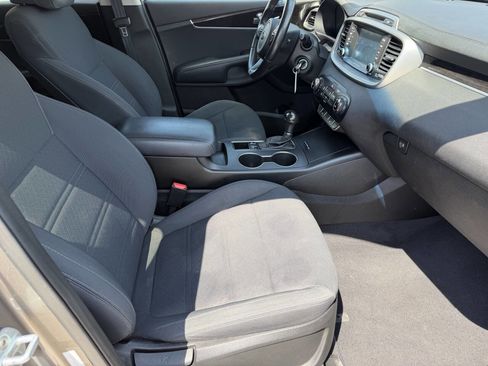 Used 2017 Kia Sorento FWD w/ LX Convenience Package image 21