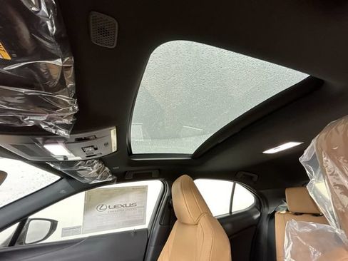 Used 2024 Lexus UX 250h AWD w/ Premium Package image 17