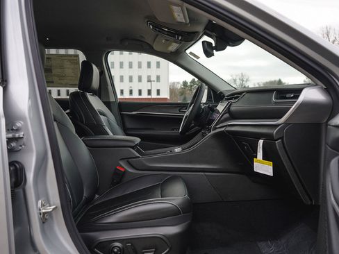 New 2025 Jeep Grand Cherokee Limited image 10