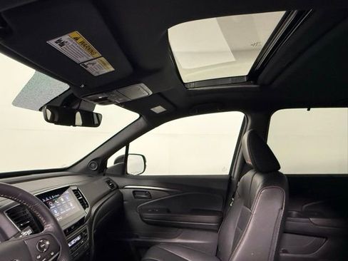 Used 2025 Honda Passport TrailSport image 36