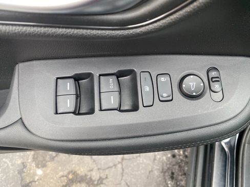 Used 2023 Honda HR-V LX image 16