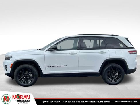 Used 2024 Jeep Grand Cherokee Altitude AWD/4WD image 2