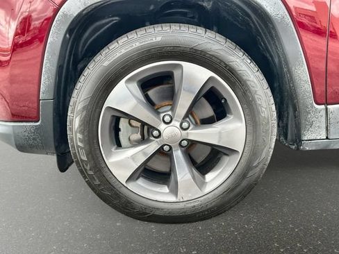 Used 2019 Jeep Cherokee Limited AWD/4WD image 9