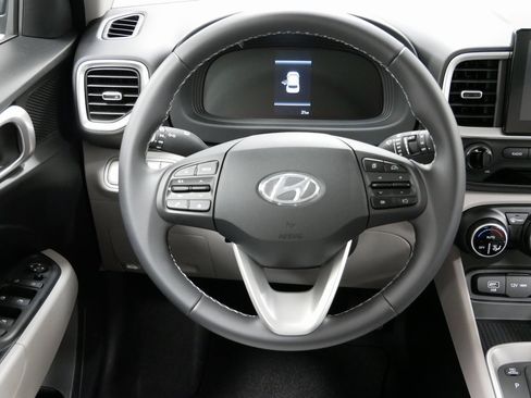 Used 2025 Hyundai Venue SEL image 20