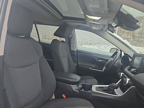 Used 2020 Toyota RAV4 XLE image 2