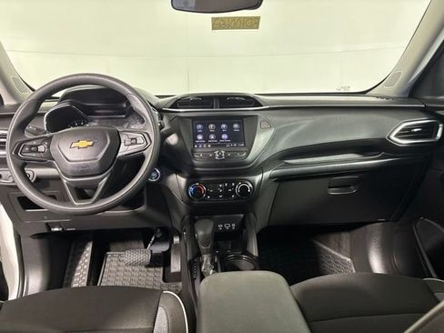 Used 2023 Chevrolet TrailBlazer LT FWD image 33