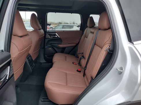 New 2026 Mitsubishi Outlander SEL image 9