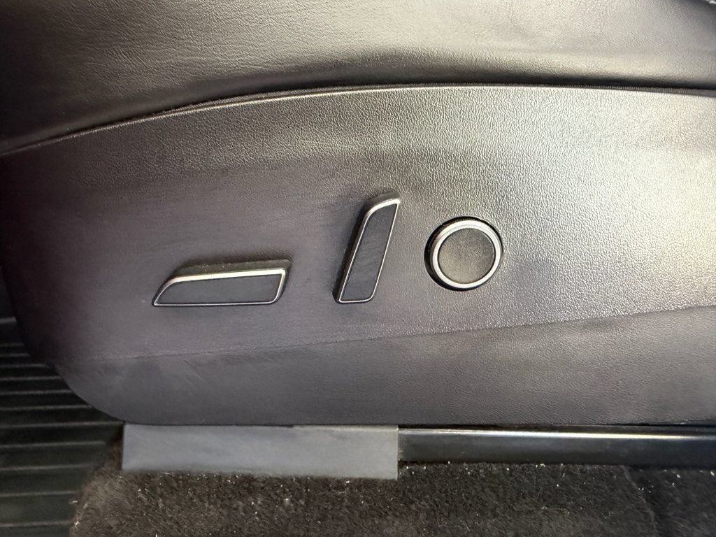 Used 2022 Tesla Model Y Long Range AWD/4WD image 17