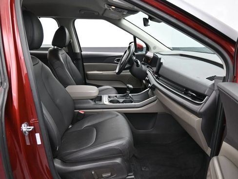 Used 2025 Kia Carnival EX FWD image 26