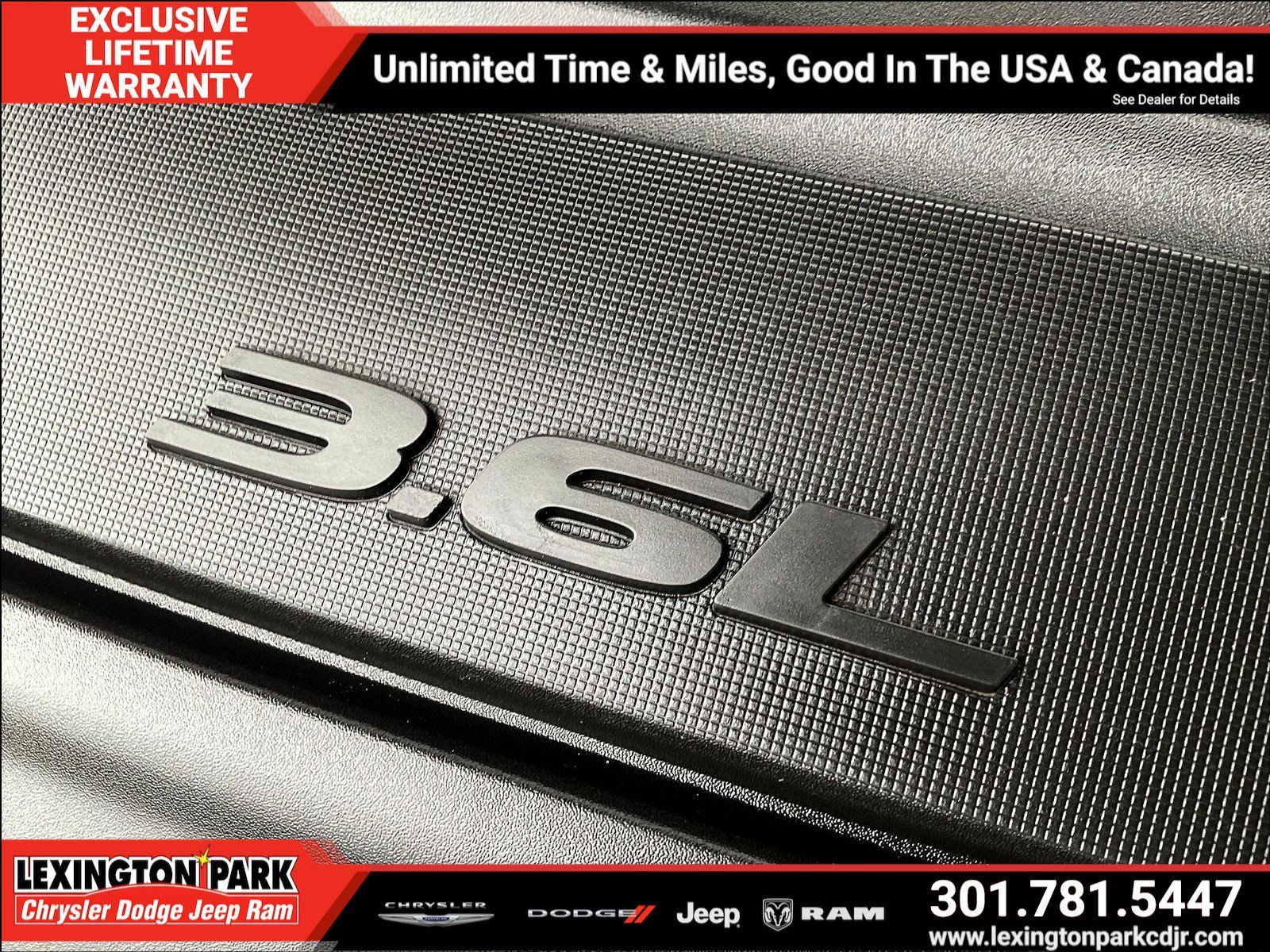 Used 2024 Chrysler Pacifica Touring-L FWD image 30