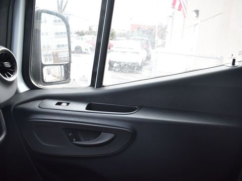 Used 2024 Mercedes-Benz eSprinter 170 Cargo image 19