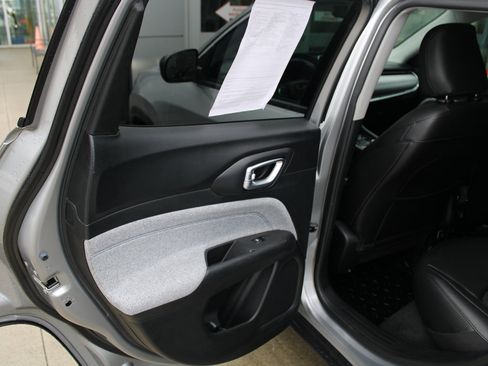 Certified 2022 Jeep Compass Latitude image 31