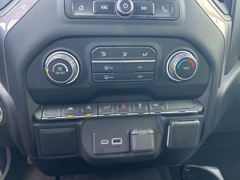 Used 2022 Chevrolet Silverado 1500 Custom image 33