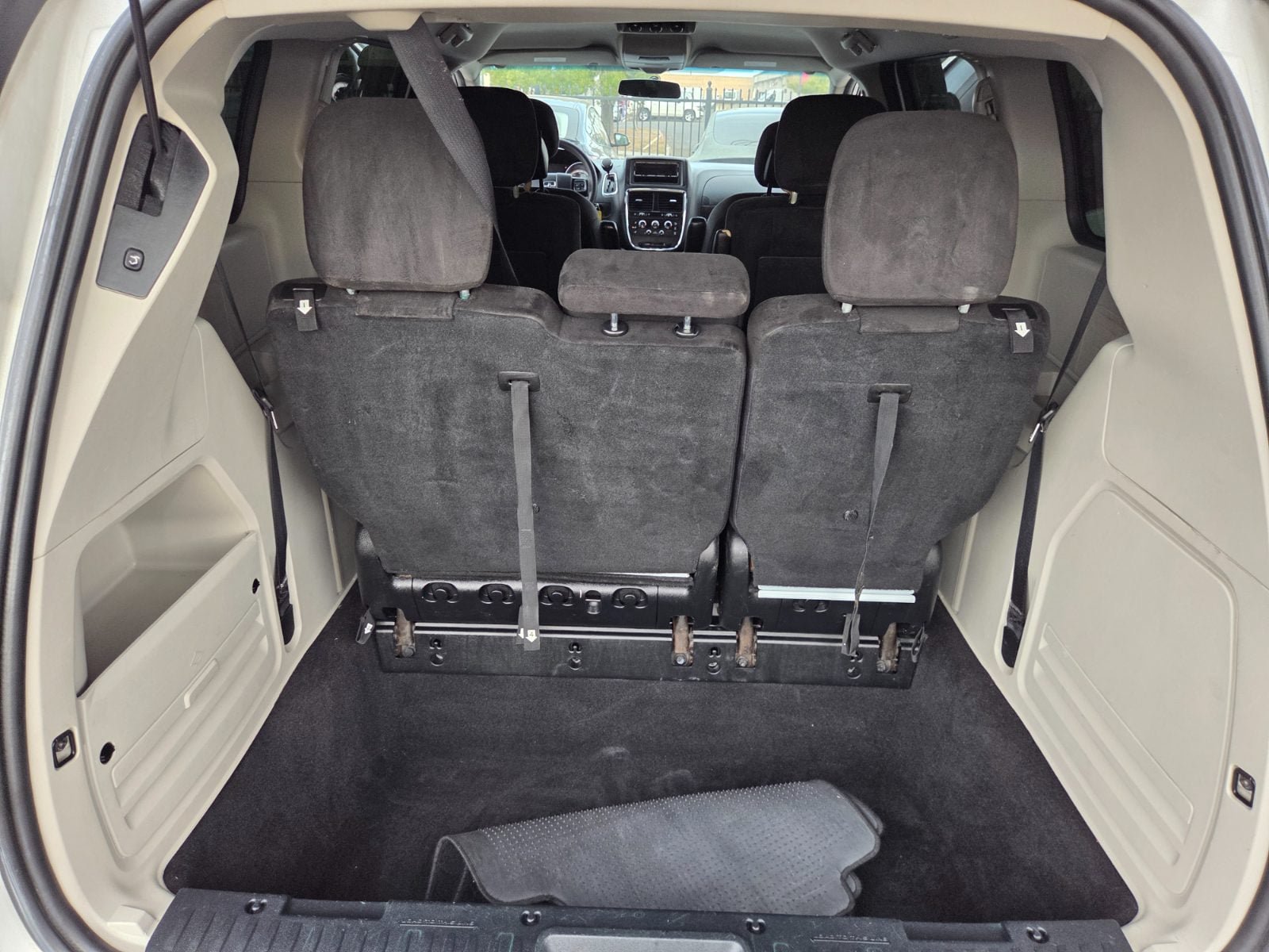 Used 2014 Dodge Grand Caravan SXT FWD image 9