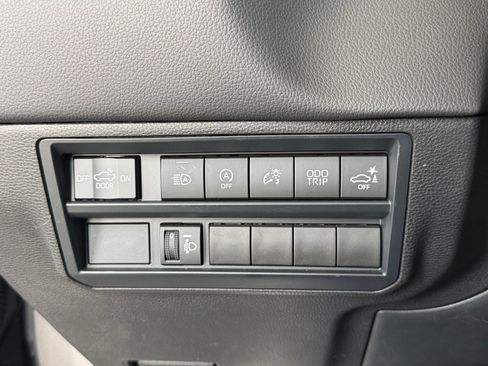 Used 2024 Toyota Tundra Limited AWD/4WD image 18