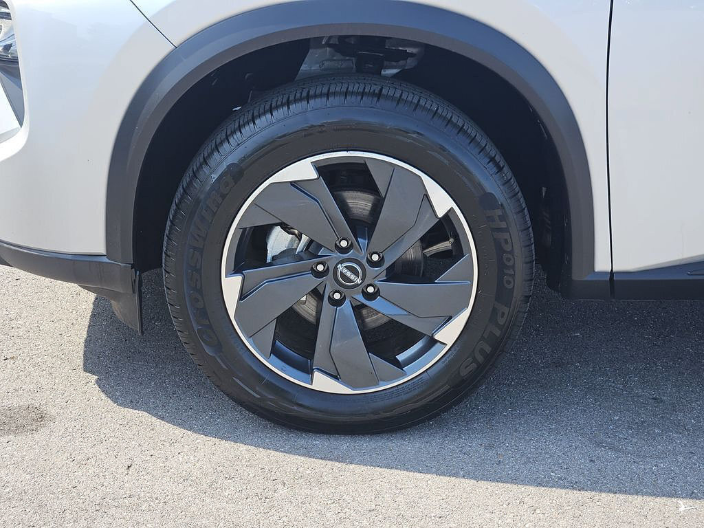 Used 2024 Nissan Rogue SV AWD/4WD image 9