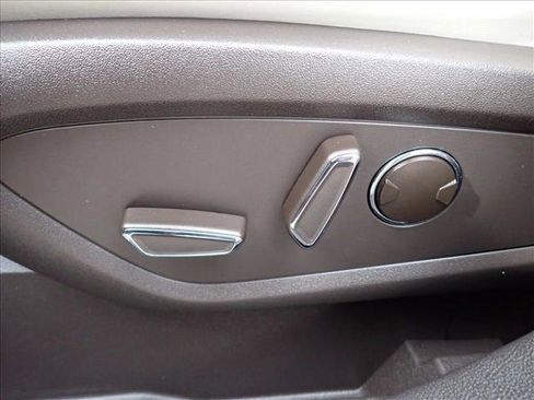 Used 2023 Lincoln Nautilus Black Label w/ Class II Trailer Tow Package image 15