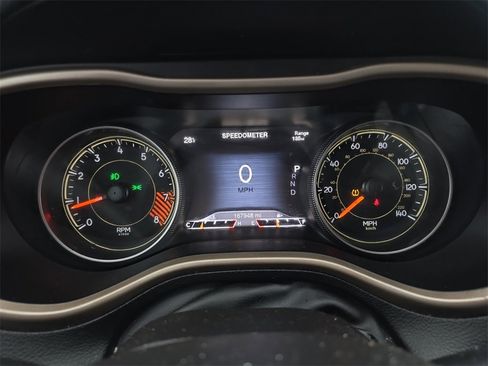 Used 2015 Jeep Cherokee Limited image 16