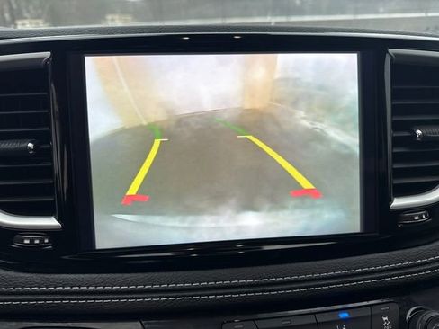 Used 2024 Chrysler Pacifica Touring-L image 33