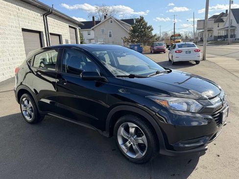 Used 2017 Honda HR-V LX image 6