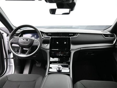 New 2025 Jeep Grand Cherokee Laredo image 23