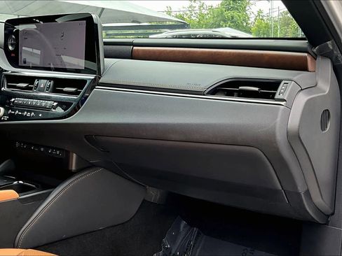 Used 2024 Lexus ES 350 Ultra Luxury w/ Accessory Package (Z2) FWD image 19