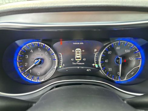 New 2026 Chrysler Pacifica Limited FWD image 11
