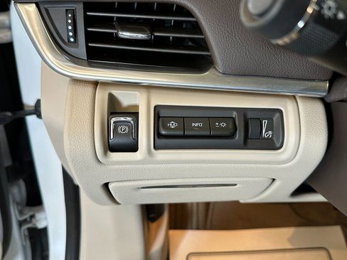 Used 2016 Cadillac XTS Premium image 16