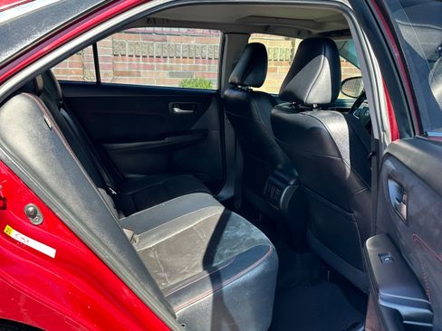 Used 2015 Toyota Camry XSE image 12