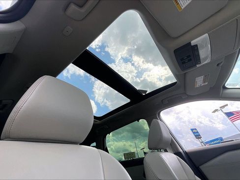 Used 2024 Nissan Rogue SL w/ SL Premium Package image 28