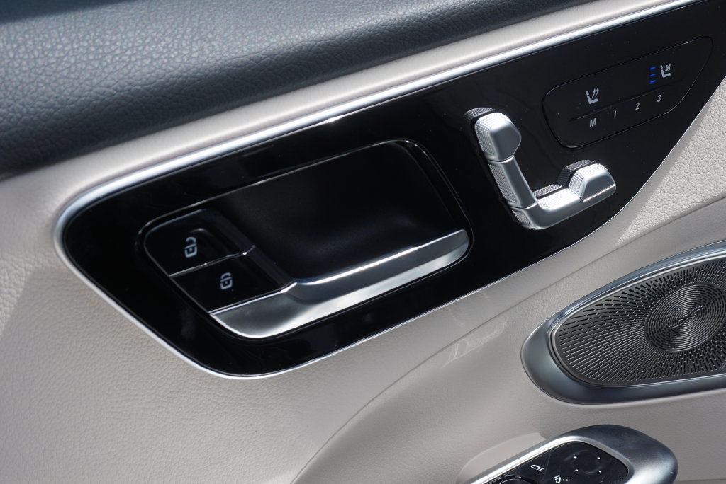 Used 2025 Mercedes-Benz C 300 4MATIC Sedan image 22