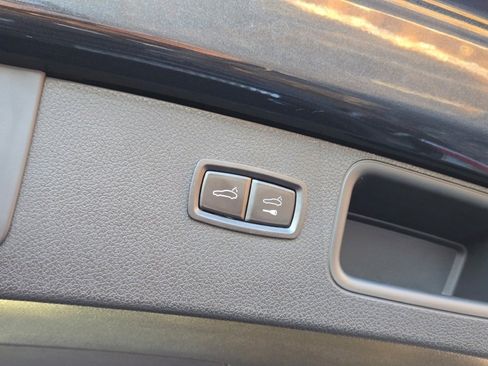 Used 2025 Porsche Macan image 16