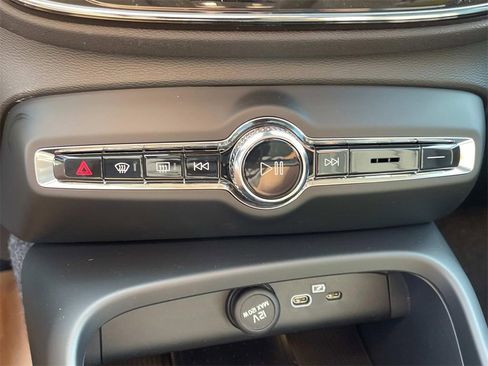 New 2026 Volvo XC40 B5 Plus w/ Protection Package Premier image 24