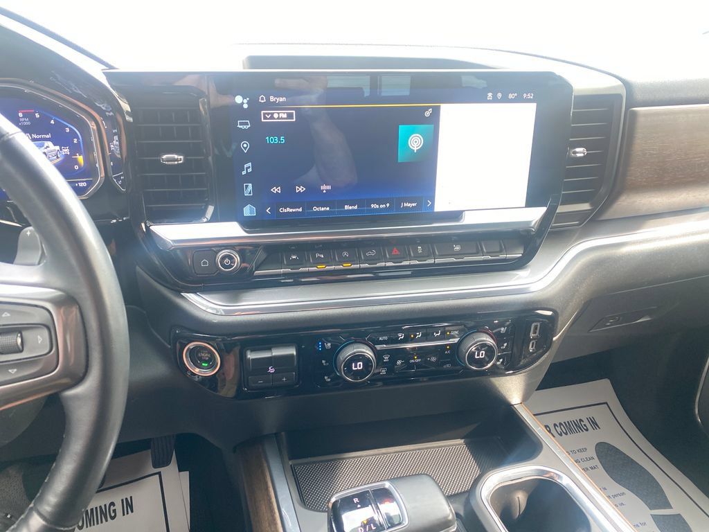 Used 2023 Chevrolet Silverado 1500 High Country w/ Technology Package AWD/4WD image 19