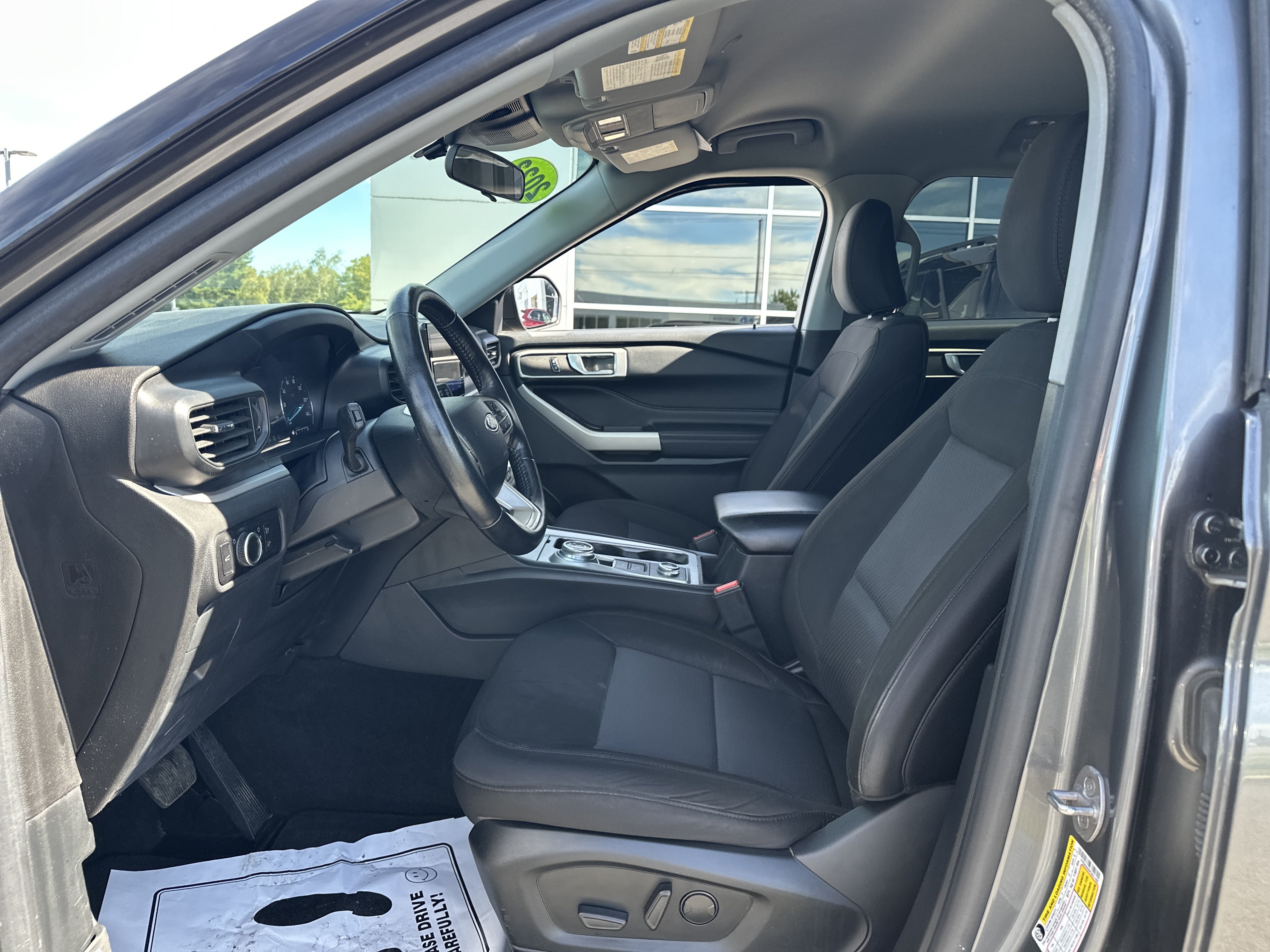 Used 2023 Ford Explorer XLT AWD/4WD image 5