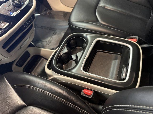 Used 2024 Chrysler Pacifica Touring-L FWD image 25