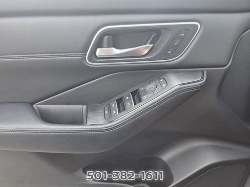 Certified 2025 Nissan Rogue Platinum w/ Platinum Premium Package FWD image 29