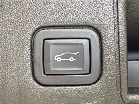 Used 2024 GMC Terrain SLT AWD/4WD image 19