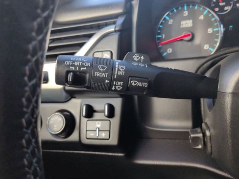 Used 2019 Chevrolet Suburban Premier image 28